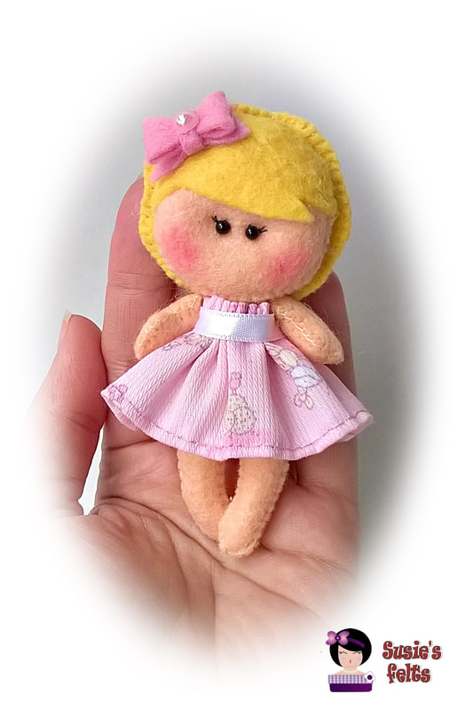 Muñeca de fieltro Cuqui vestido rosa