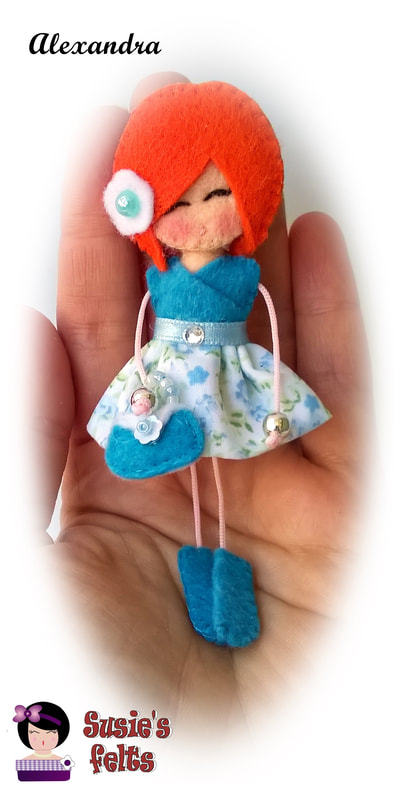 Muñeca de fieltro Susie, Alexandra, en tonos azules