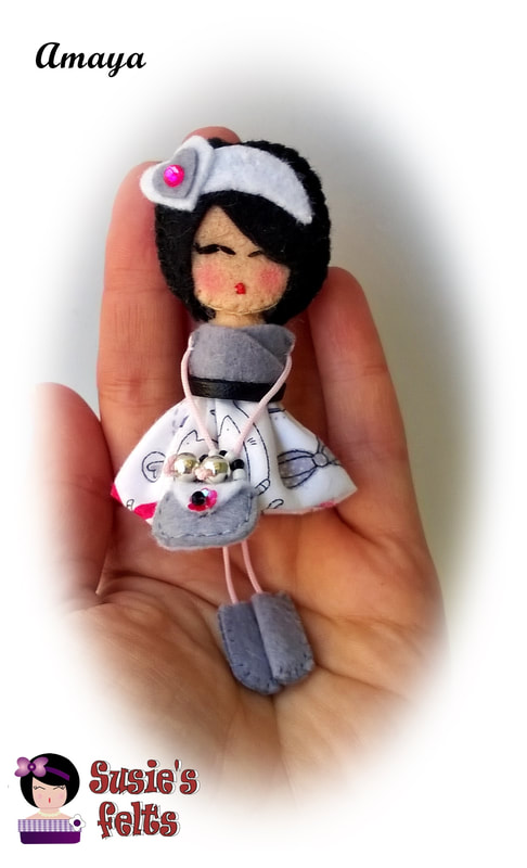 Muñeca de fieltro Susie, Amaya, en tonos grises