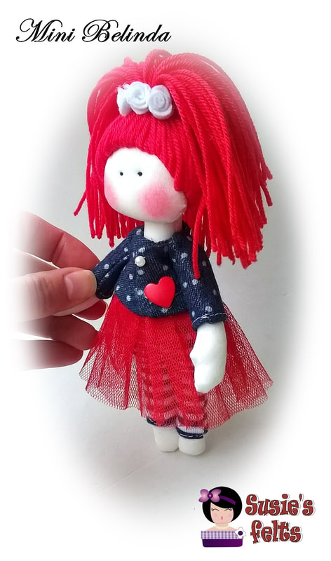 Muñeca de tela Mini Rainbow Susie, Belinda, en tonos rojos