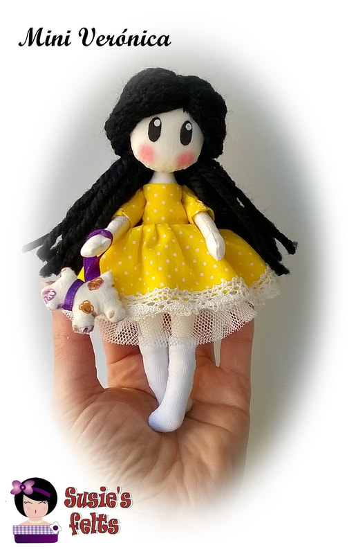 Muñeca de tela Mini Sweet Susie, Verónica, en tonos amarillos